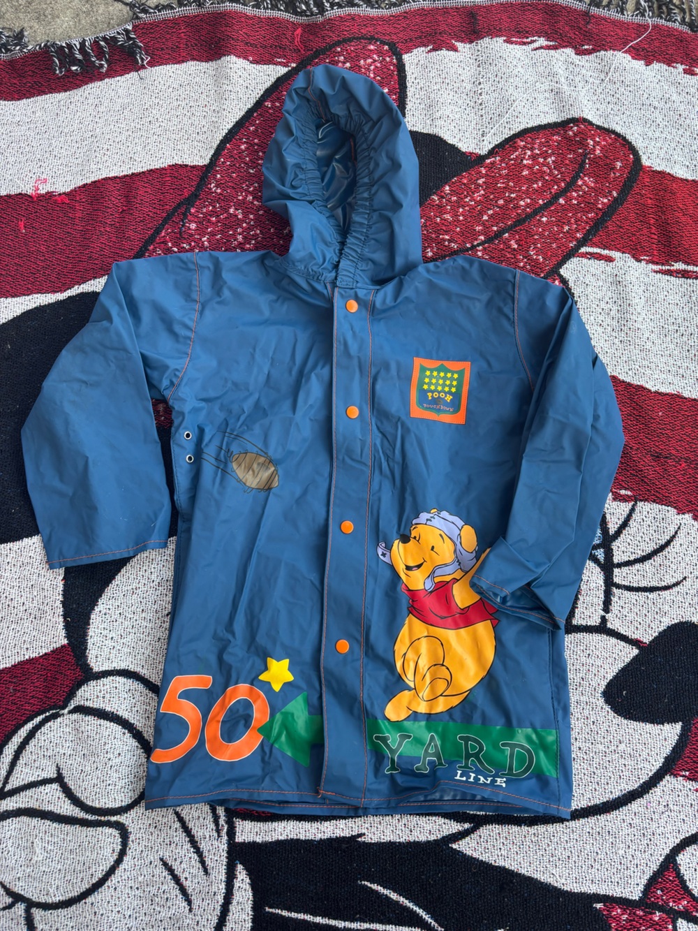 VINTAGE POOH BEAR FOOTBALL GRAPHIC BOYS RAIN COAT JACKET DISNEY SIZE 5 KIDS
